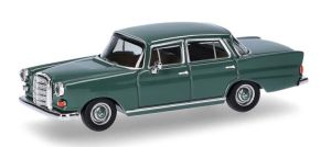 HER420457-004 - MERCEDES BENZ 200 Heckflosse verde