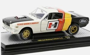 M2M-40300-114A - Ford Mustang Fastback 2+2 de 1966, blanco y negro.