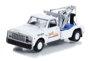 GREEN44965-B - CHEVROLET C-30 Dually Wrecker JERRYS Towing 1969 de la serie FALL GUY bajo blister