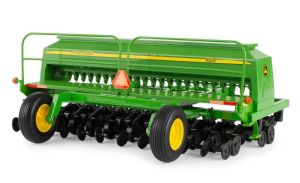 ERT45816 - Sembradora JOHN DEERE 1590