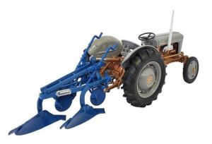 UH7126 - FERGUSON FE-35 1956-1957 con arado Ransomes TS59 - Limitado a 1000 ex.