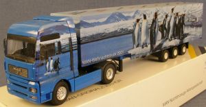 CON66101 - MAN TGA XXL 4x2 con remolque de 3 ejes 2011 WEIHNACHTSMODELL
