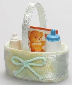AKI0256 - Cesta en miniatura para casa de muñecas tamaño 3;5 x 3;5 cm