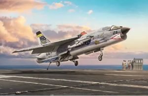 ITA1456 - Construye y pinta el avión de combate F-8E Crusader.