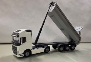 EMEK22351 - VOLVO FH16 4x2 blanco con caja de 3 ejes