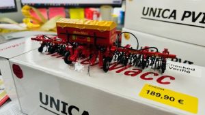 CW0264 - Grasa MaterMacc con tolva roja