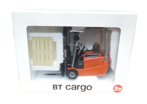 ROS00146 - Carretilla elevadora BT con 1 palet Escala: 1/23