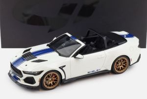 GT572 - SHELBY Mustang Supernake 2025 Blanco con franjas azules
