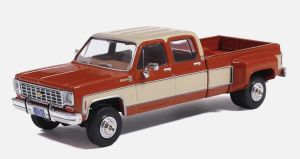 IXO-IA64019 - CHEVROLET K30 Silverado Pick-up 1975 Marrón y beige en blister