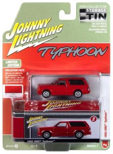 JLCT016A-B - GMC Typhoon de 1992, rojo, de la serie COLLECTOR TINS 2025, todavía en su embalaje original.