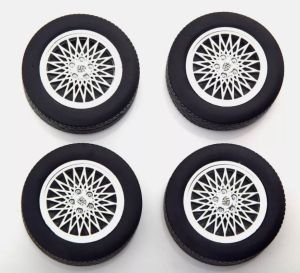 KKSACC026 - 4 Ruedas con llantas para PORSCHE 924