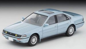 TOMLV-N335A - Nissan Cefiro Sports de 1988, color azul plateado.