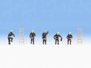 NOC15021 - Bomberos con escaleras