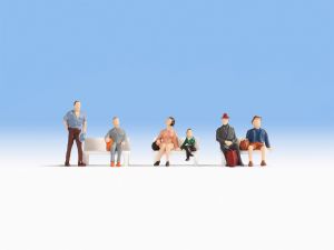 NOC18116 - viajeros sentados