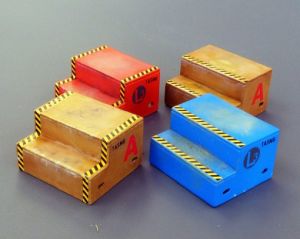 PLSAL4071 - 4 pasos en miniatura para ensamblar y pintar; se proporcionan calcomanías