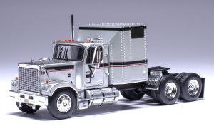IXO-U64TR004 - GMC General 6x4 1980 Plateado con Franjas Negras y Rojas - EDICIÓN USA