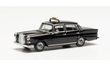 HER095686 - MERCEDES 200 Taxi negro