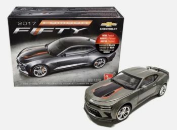AMT1035M/12 - CHEVROLET Camaro 2017 Gris - 50º aniversario para montar y pintar