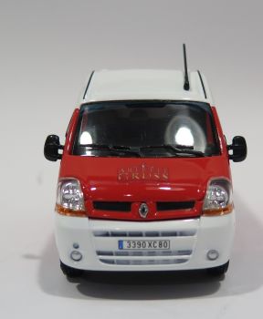 ELI114402 - RENAULT Master - Cirque Arlette GRUSS 2011 rojo