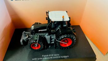 CW0161 - FENDT 820 Negro