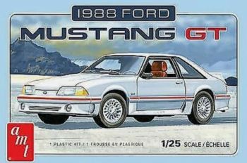 AMT1216M/12 - FORD Mustang GT 1988 para montar y pintar