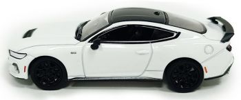 GREEN13370-F - Ford Mustang GL Muscle Series blanco 2024, todavía en su blíster.