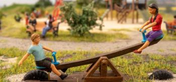 NOC13400 - Columpio balancín con micromovimiento - 5,6 x 4,5 x 5,5 cm