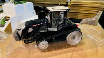 CW0165 - FENDT 1167 Negro