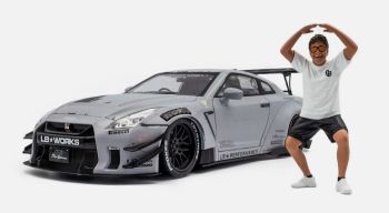 SOL1805821 - Nissan GT-R 2024 gris con kit de carrocería Liberty Walk 2.0