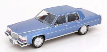 MOD18252 - CADILLAC Fleetwood Brougham 1982 Azul Metálico Claro