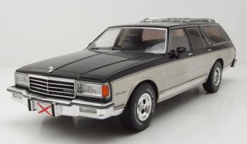 MOD18478 - Chevrolet Caprice Estate Wagon de 1985, gris y negro.