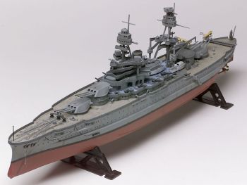 REV10302 - Acorazado USS Arizona para montar y pintar