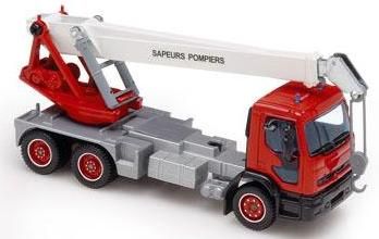 SOL3178 - Bombero RENAULT Premium con grua Escala: 1/50