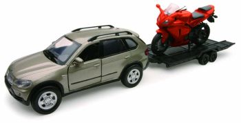 NEW54985A - BMW X 5 Con remolque y moto Naranja