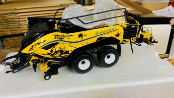 CW0149 - NEW HOLLAND YELLOW BULL Prensa