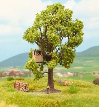 NOC21767 - Árbol con casa en el árbol