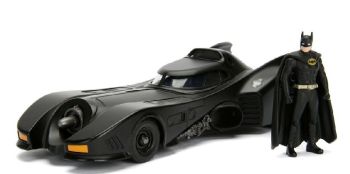 JAD253213001 - BATMOBILE con Batman - En kit