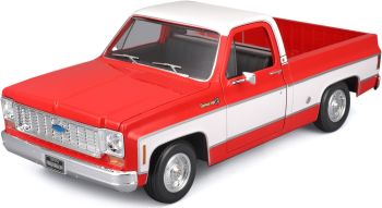 MST31467RD - Chevrolet C10 Cheyenne Super 1974, rojo y blanco.