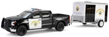 GREEN32315-C - CHEVROLET Silverado 2023 Policía de California con remolque de la serie HOT PURSUIT en blíster
