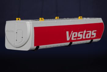 IMC33-0205 - Turbina roja y blanca de VESTAS