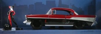 JAD33087 - 1957 CHEVROLET BEL-AIR-HARD TOP con figura de HARLEY QUINN