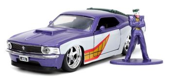 JAD33090 - FORD Mustang Boss 429 con figura LE JOKER 1970