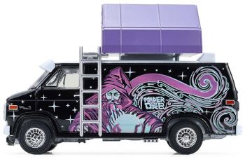 GREEN38080-C - Furgoneta camper GMC Vandura de 1978, personalizada, con tienda de techo, de la serie THE GREAT OUTDOORS, todavía en su embalaje original.