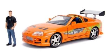 JAD30738 - Naranja 1995 Toyota Supra con figura FAST & FURIOUS