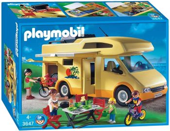 PLAY3647 - Familia con autocaravana