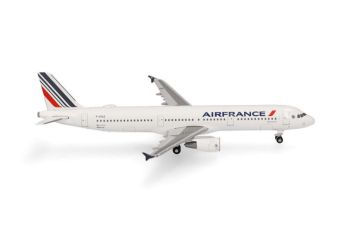 HER539111 - AIRBUS A321 de Air France en Saint-Quentin