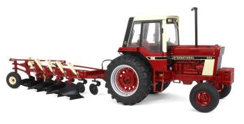 ERT44309 - INTERNATIONAL 986 con arado 720 - Prestige Collection