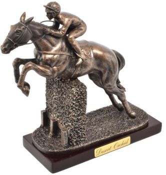 ATL4652102 - Estatua del caballo de carreras - Orquídea del desierto