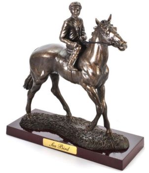 ATL4652112 - Estatua del caballo de carreras – Pájaro marino