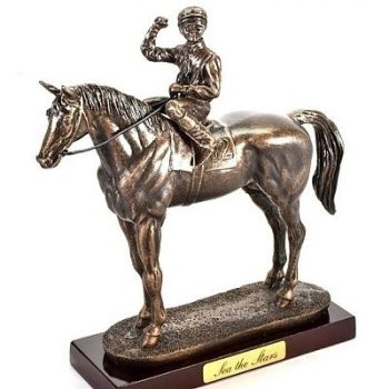 ATL4652117 - Estatua del caballo de carreras – Sea the stars